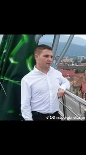 Unul dintre instructorii acestei școli !!!
